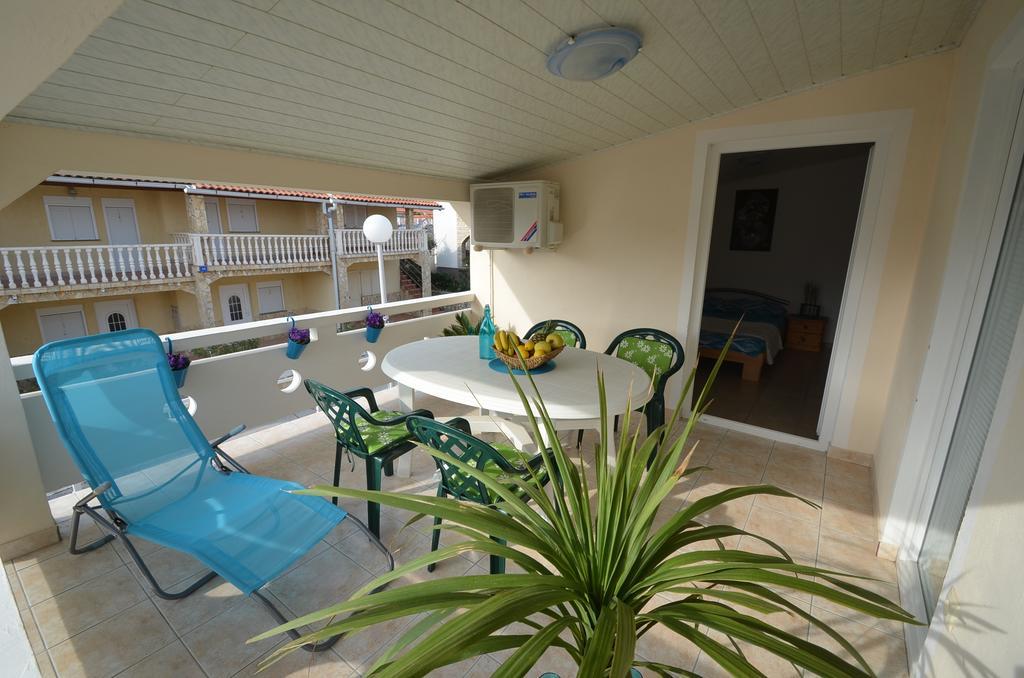 Apartment Delphin Vir Bagian luar foto